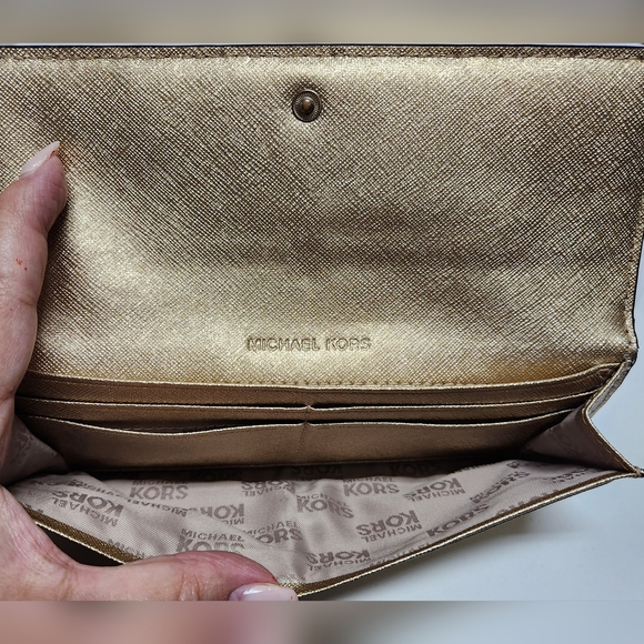 MICHAEL KORS Metallic Gold Saffiano Leather Wallet EUC - Picture 9 of 13